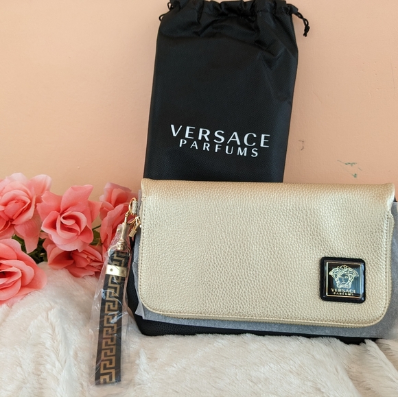 Versace - Picture 4 of 9